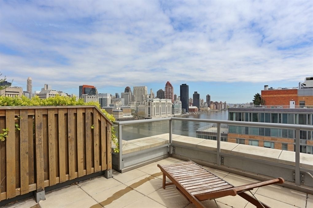 Riverwalk Court 415 Main Street Roosevelt Island condos for sale